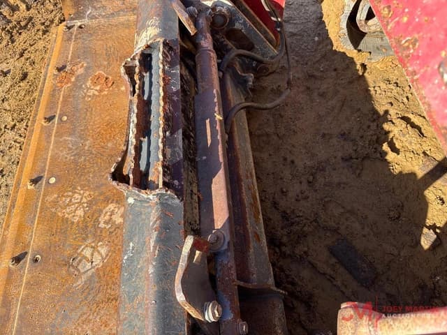 Image of Takeuchi TL10V2 equipment image 4