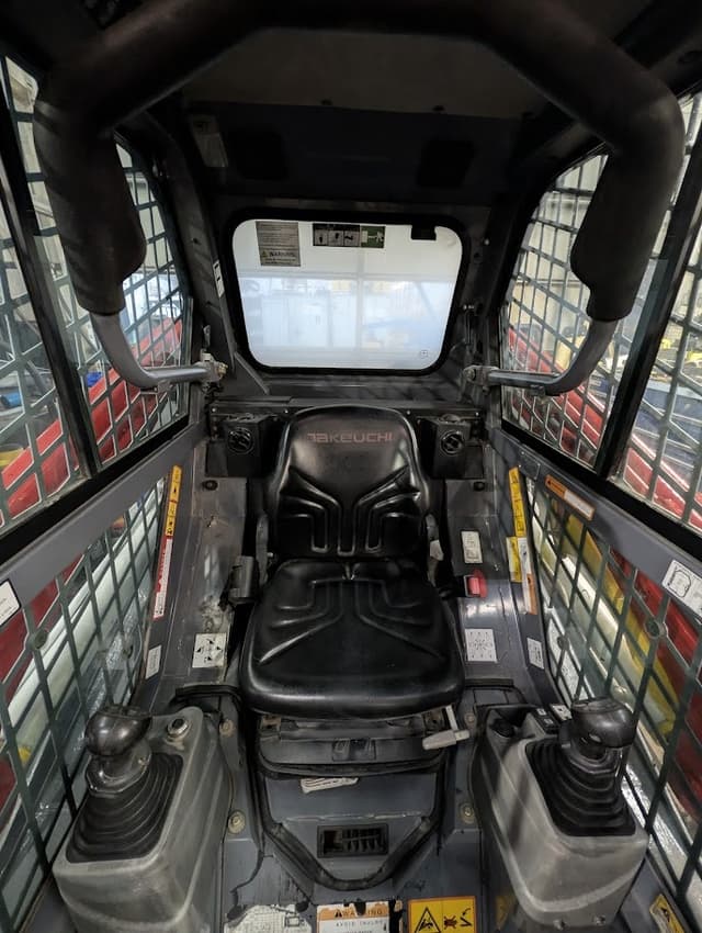 Image of Takeuchi TL6R equipment image 2