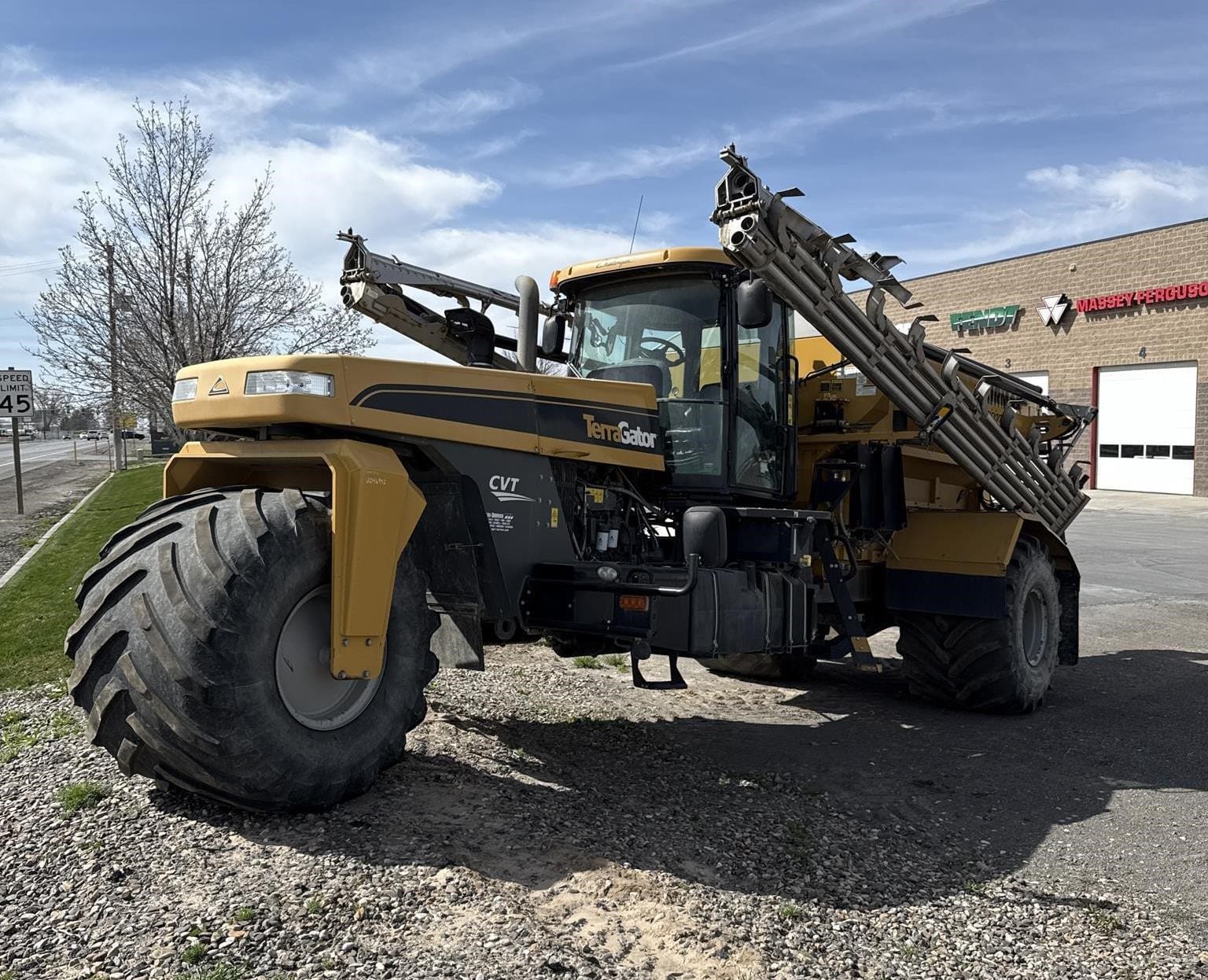 2019 Terra-Gator TG8300C Equipment Image0