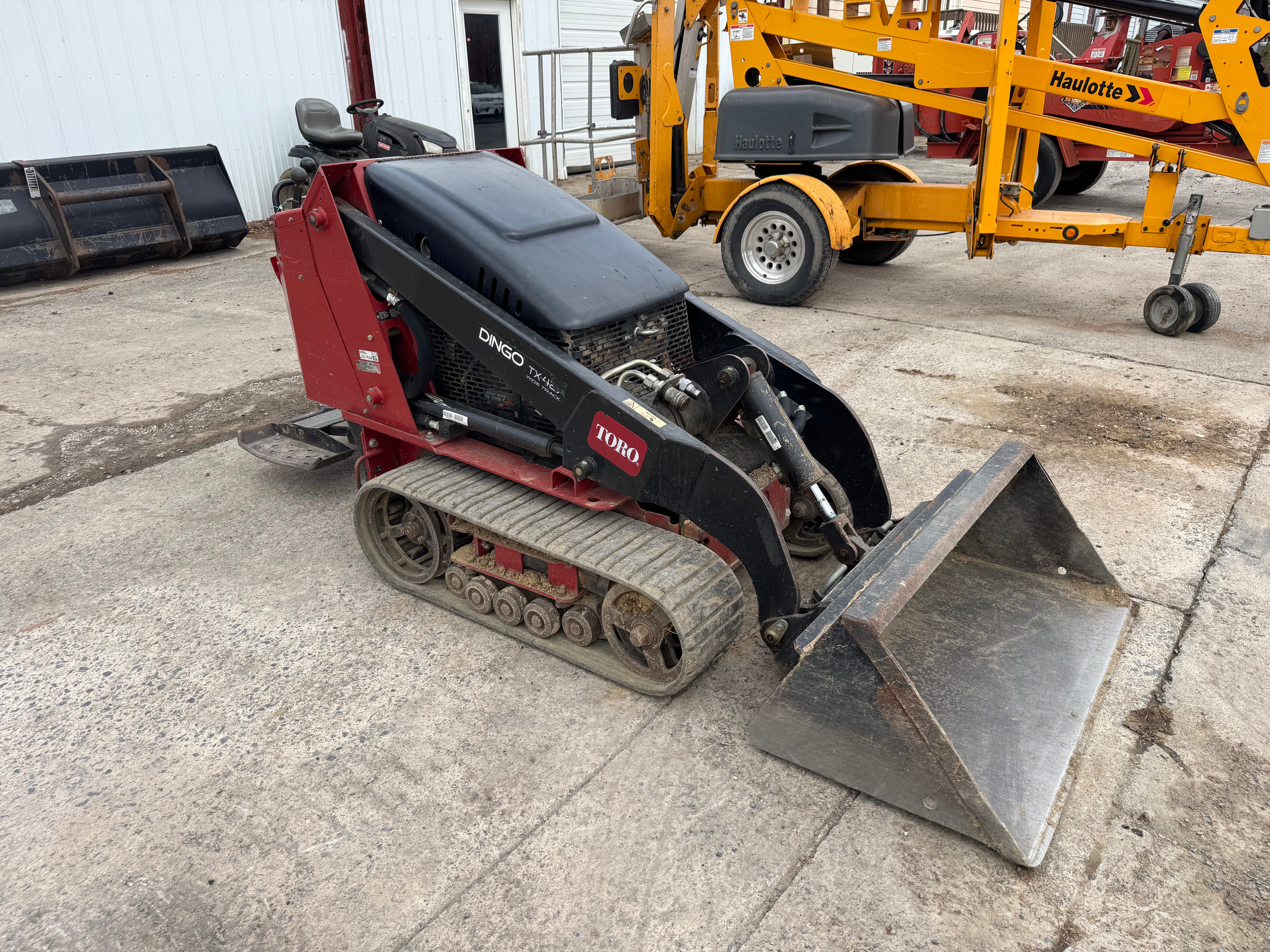 2019 Toro Dingo TX427 Equipment Image0
