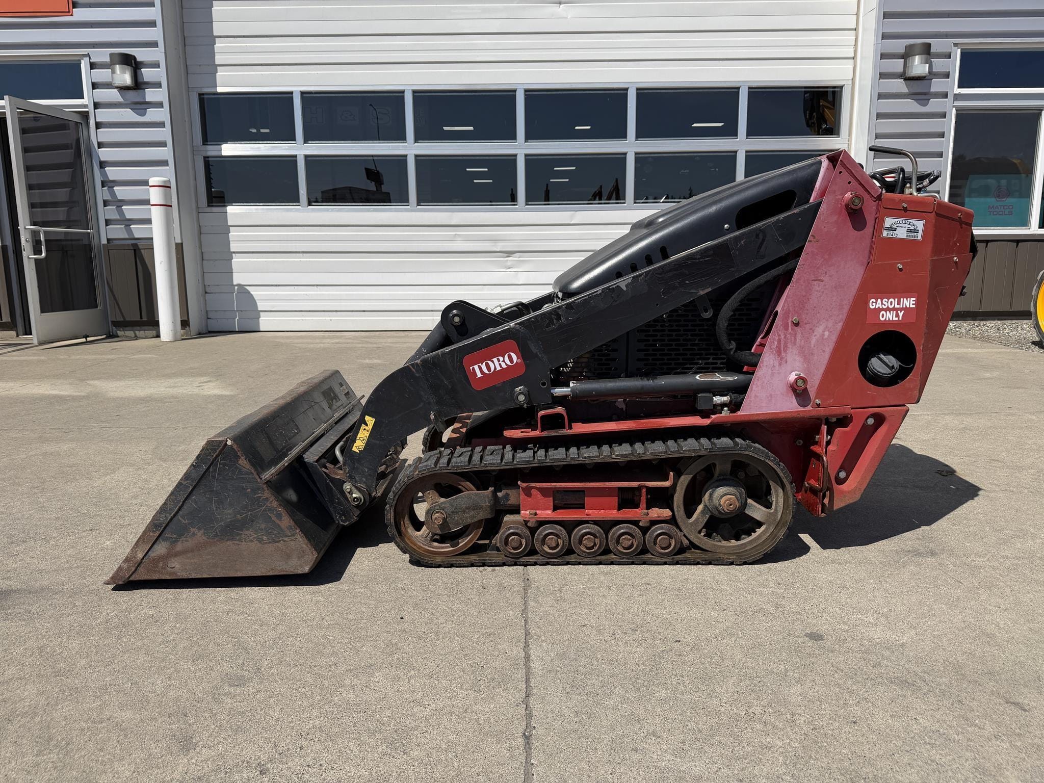 2019 Toro Dingo TX427 Equipment Image0