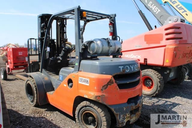 Image of Toyota 8FG35U equipment image 3