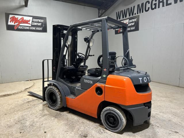 Image of Toyota 8FGU25 equipment image 1