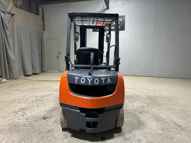 Image of Toyota 8FGU25 equipment image 2