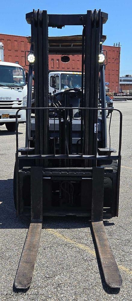 Image of Toyota 8FGU30 equipment image 1