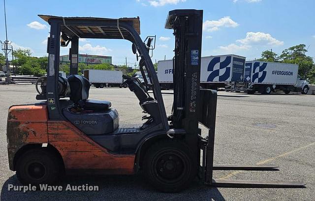 Image of Toyota 8FGU30 equipment image 3