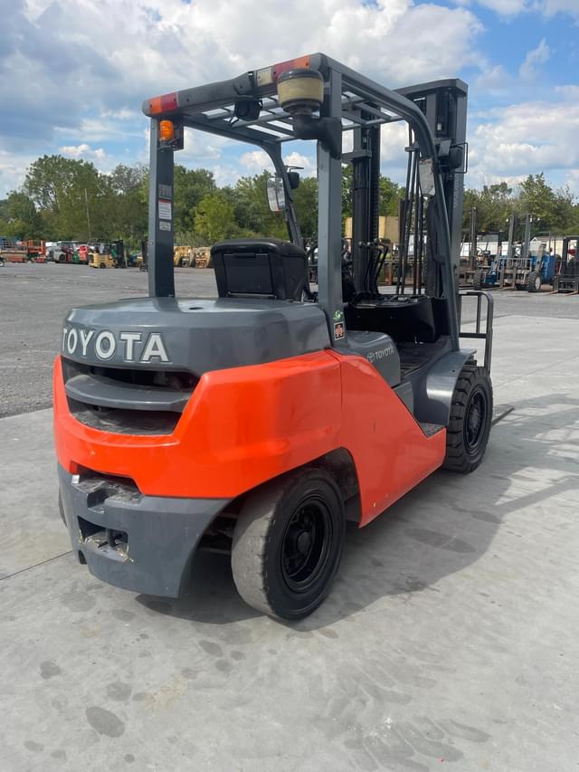 Image of Toyota 8FD35U equipment image 2