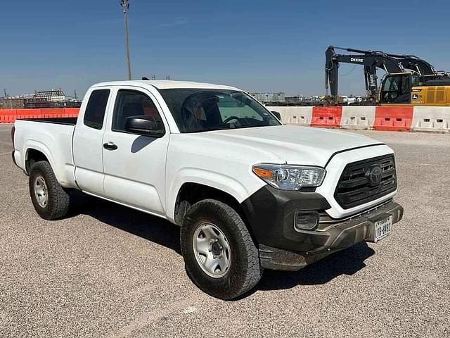 Image of Toyota Tacoma equipment image 1