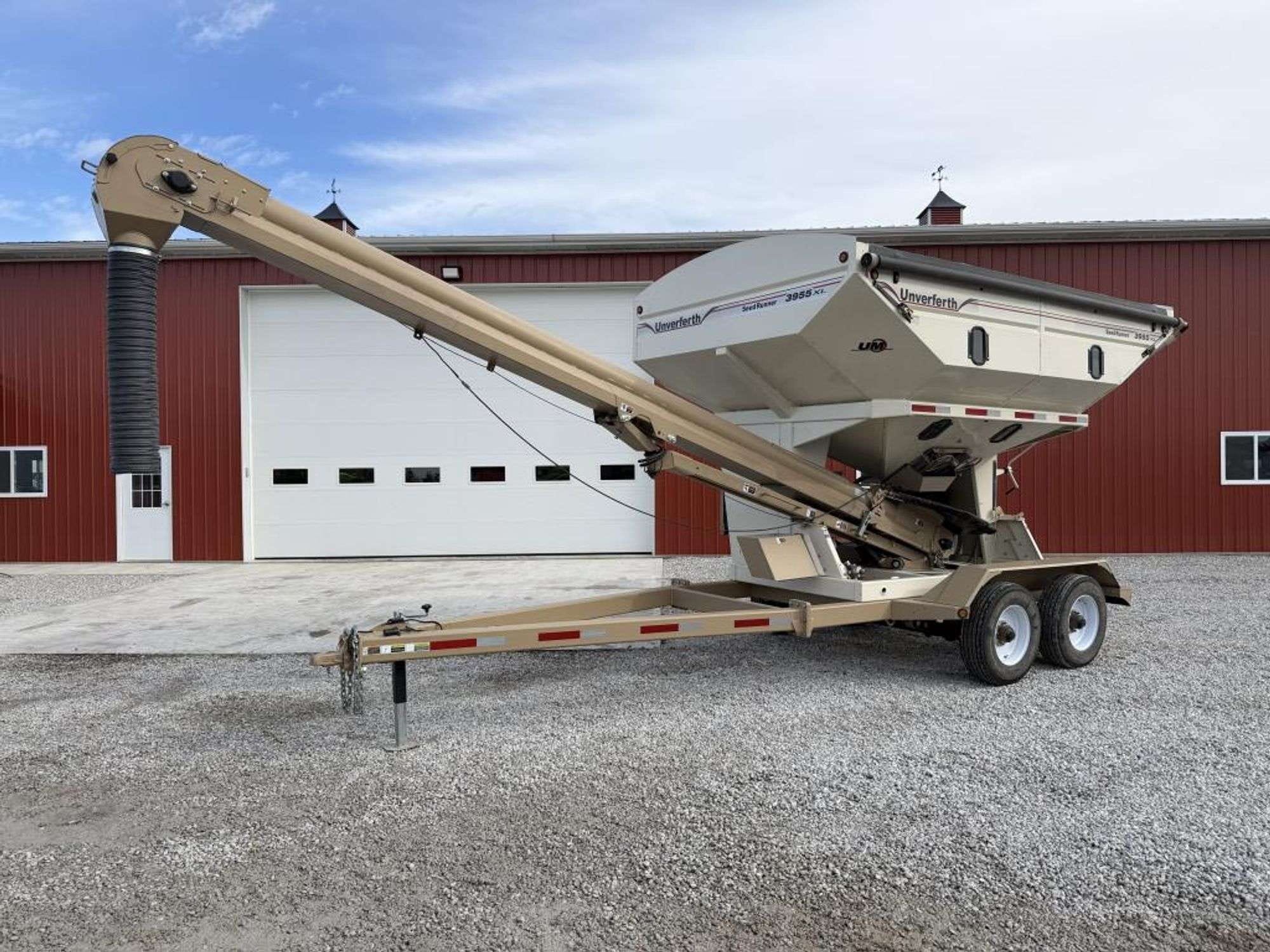 2019 Unverferth 3955XL Equipment Image0