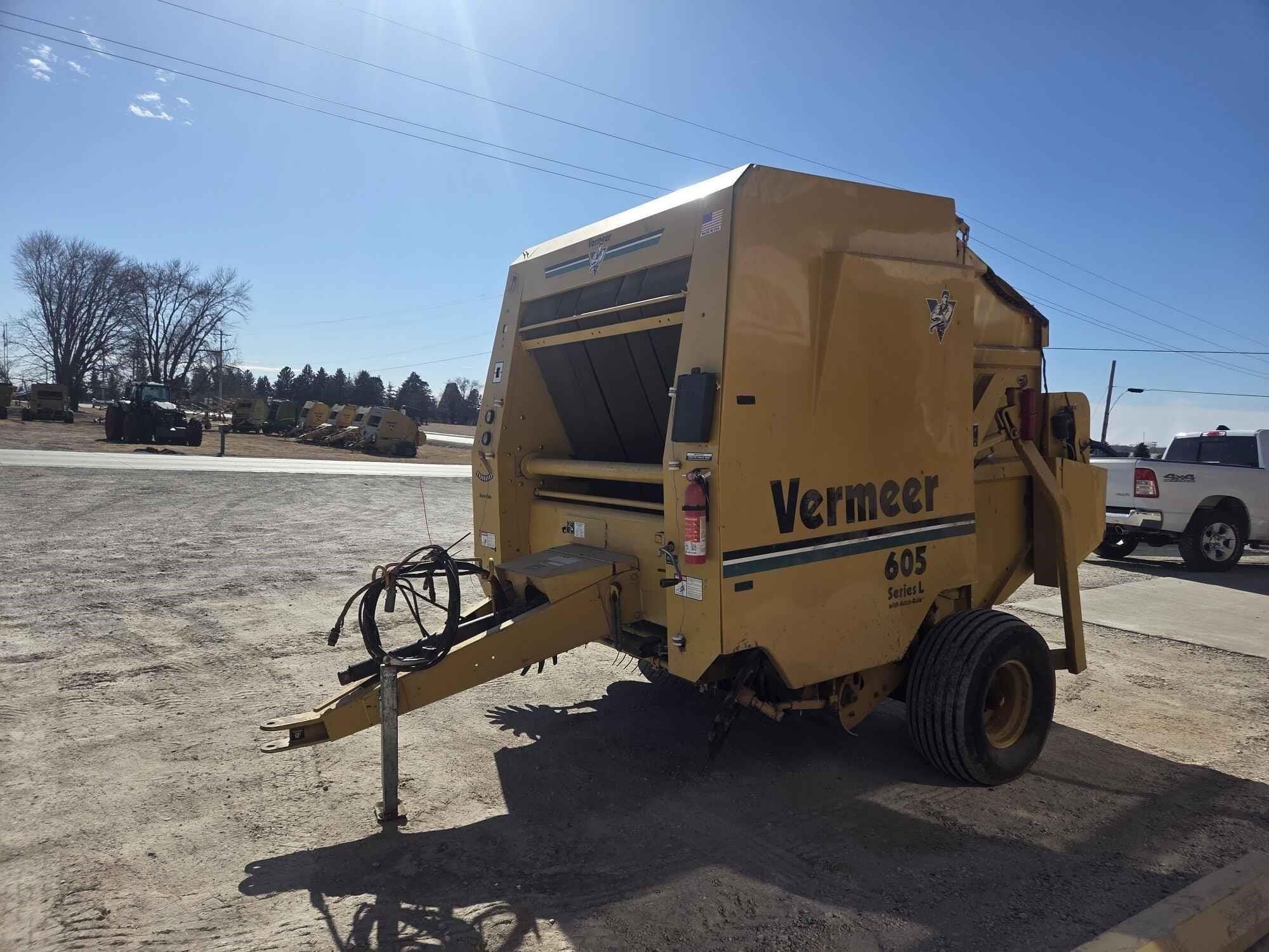 2019 Vermeer 605L Equipment Image0