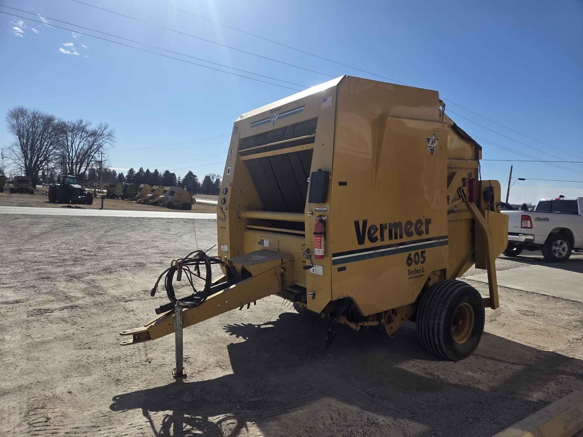 2019 Vermeer 605L Equipment Image0