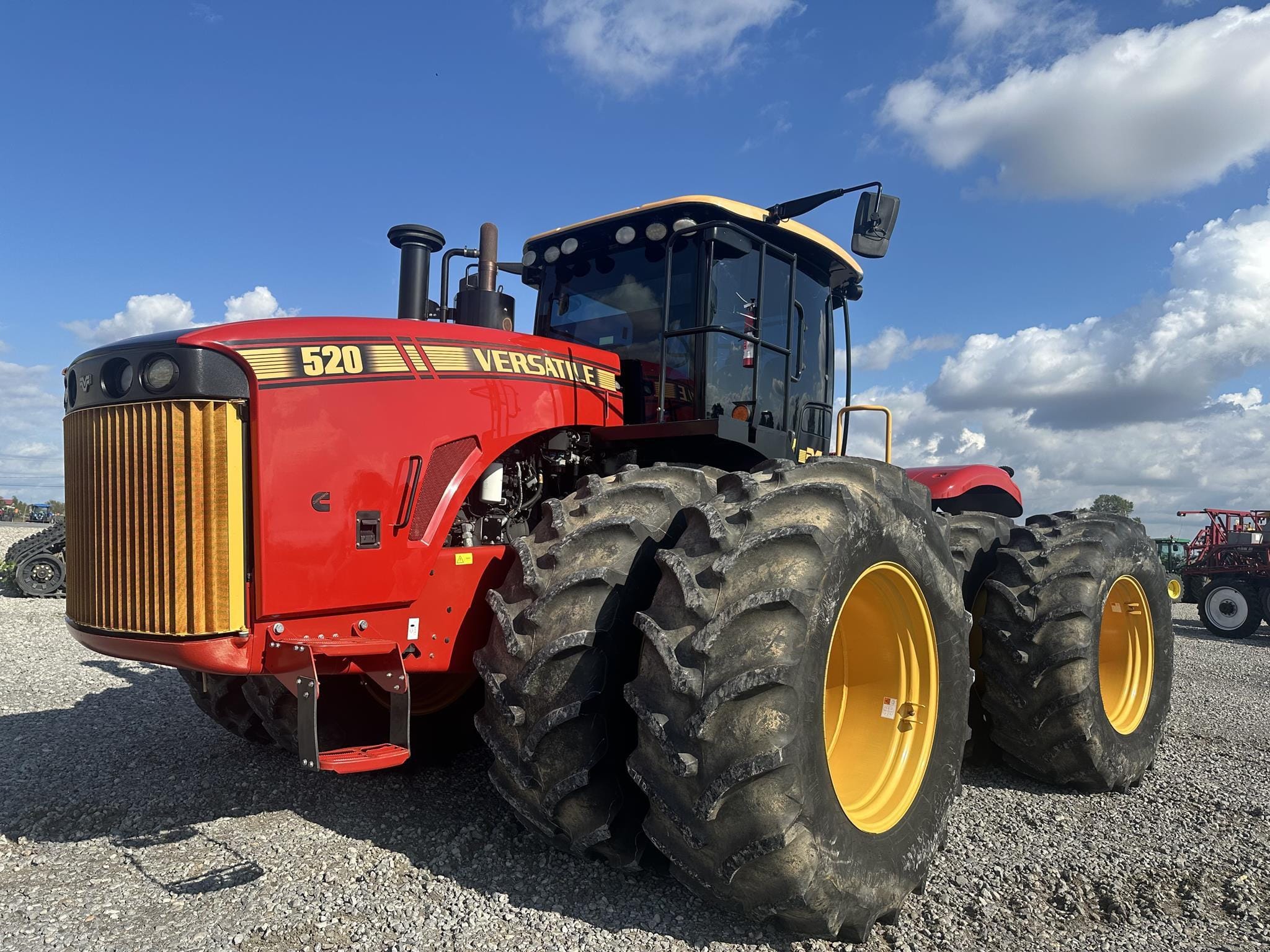 2019 Versatile 520 Equipment Image0
