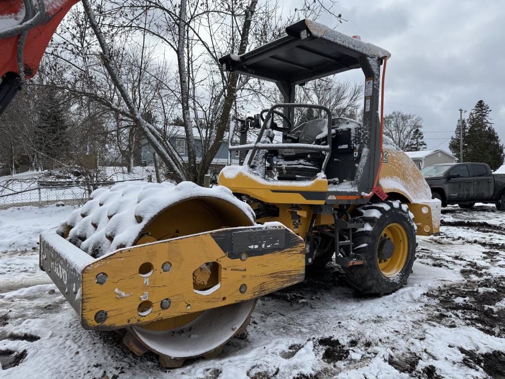 2019 Volvo SD75B Equipment Image0