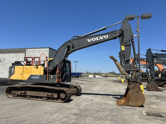 Image of Volvo EC200EL equipment image 3