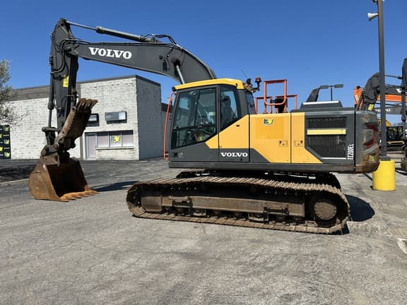 Image of Volvo EC200EL equipment image 1