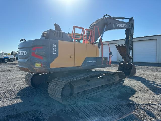 Image of Volvo EC200EL equipment image 2