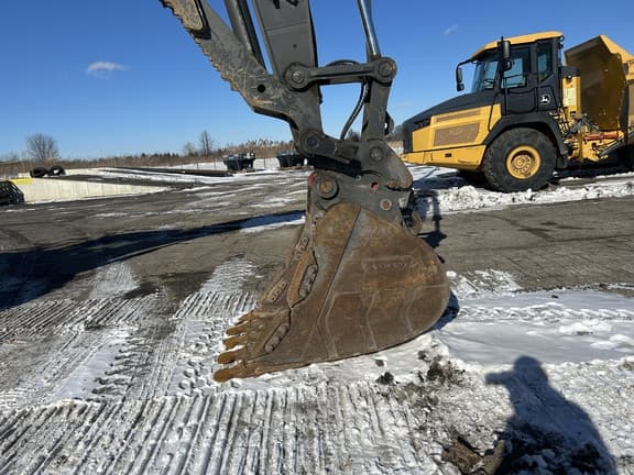 Image of Volvo EC200EL equipment image 4