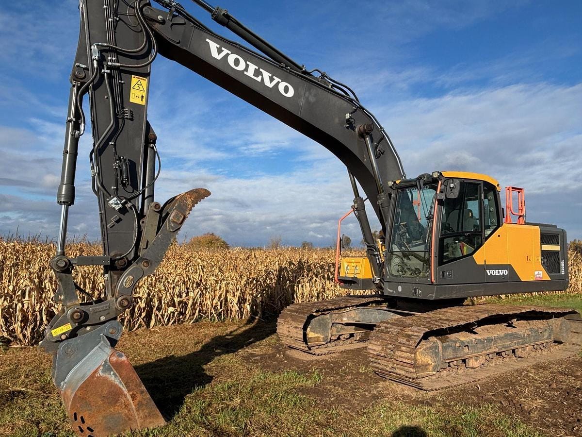2019 Volvo EC220EL Equipment Image0