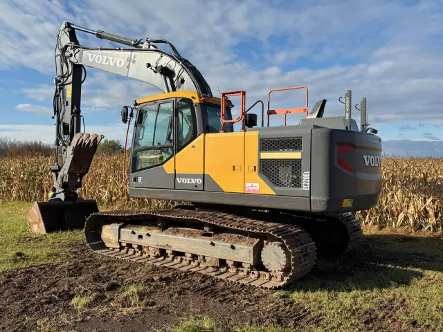 Image of Volvo EC220EL equipment image 4