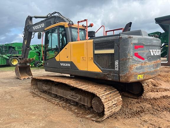 Image of Volvo EC220EL equipment image 3
