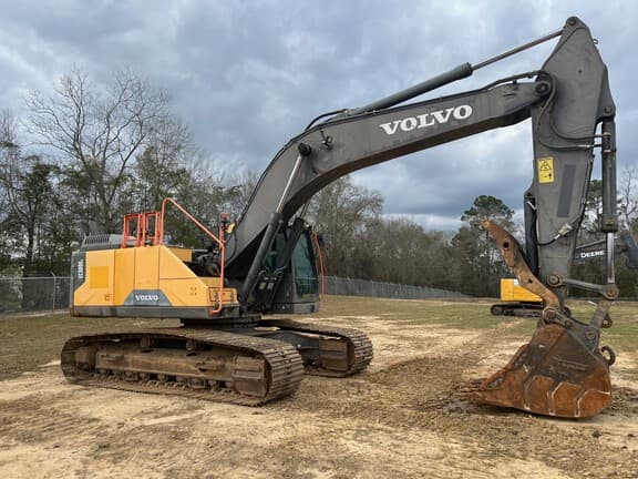 Image of Volvo EC300EL equipment image 3