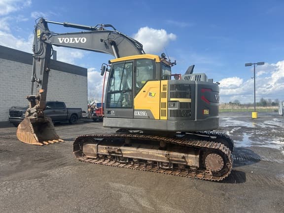 Image of Volvo ECR235EL equipment image 1