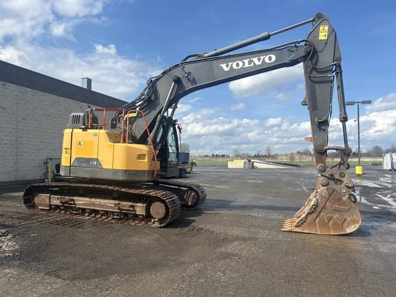 Image of Volvo ECR235EL equipment image 3