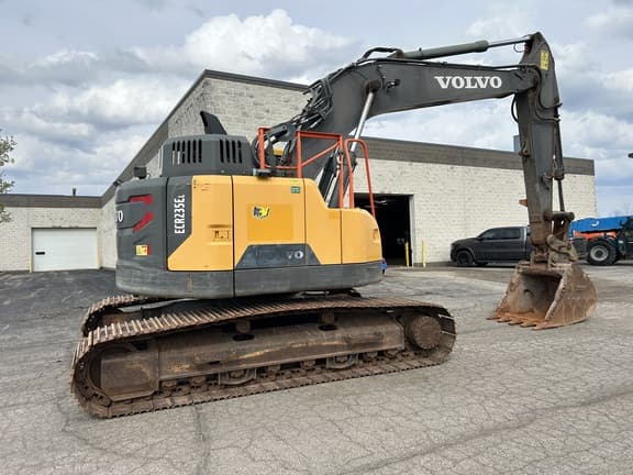 Image of Volvo ECR235EL equipment image 2
