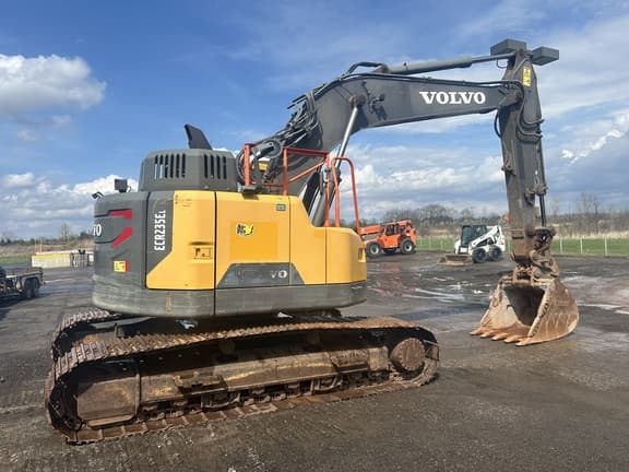 Image of Volvo ECR235EL equipment image 2