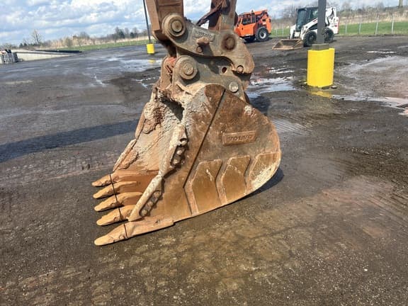 Image of Volvo ECR235EL equipment image 4