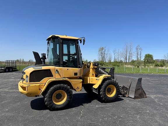 Image of Volvo L30G equipment image 2