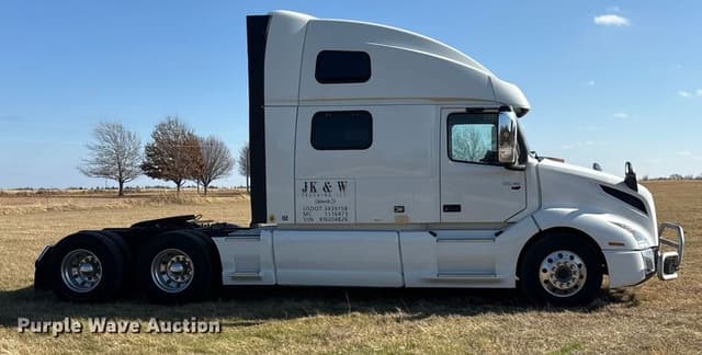 Image of Volvo VNL equipment image 3