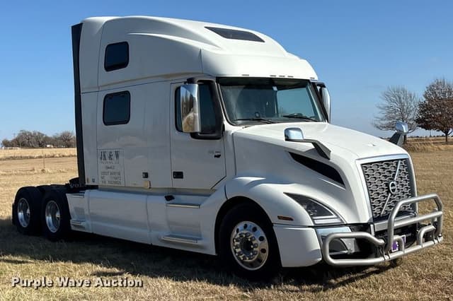 Image of Volvo VNL equipment image 2