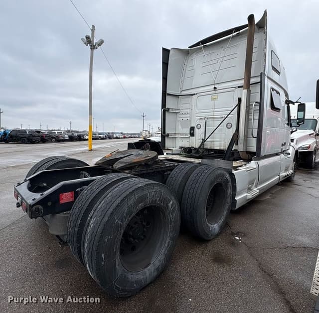 Image of Volvo VNL equipment image 4