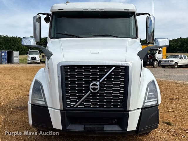 Image of Volvo VNL equipment image 1