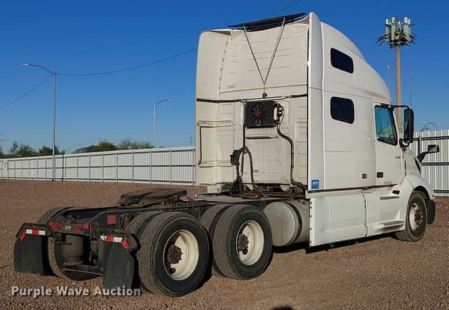 Image of Volvo VNL equipment image 4