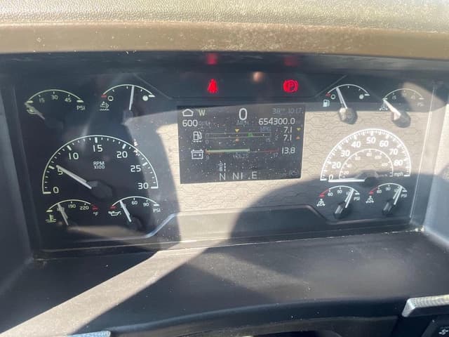 Image of Volvo VNL equipment image 3