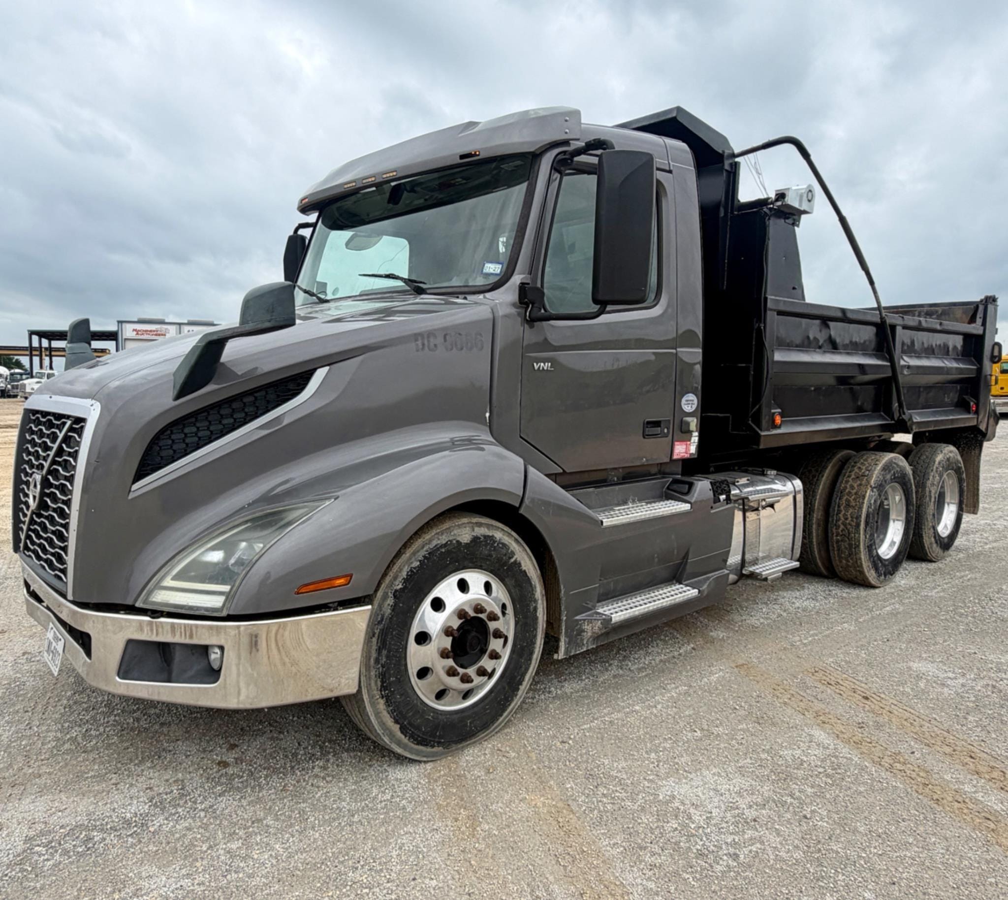 2019 Volvo VNL64300 Equipment Image0