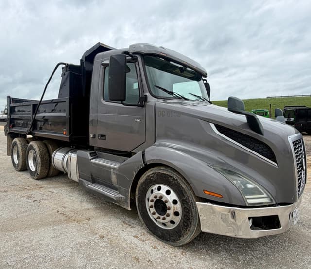 Image of Volvo VNL64300 equipment image 2