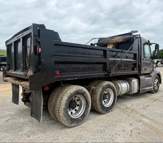 Image of Volvo VNL64300 equipment image 4