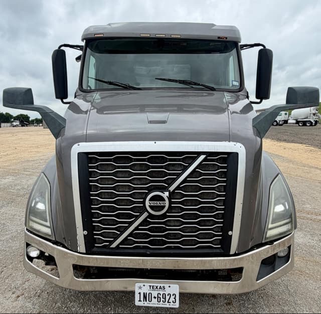 Image of Volvo VNL64300 equipment image 1