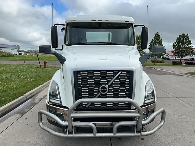 Image of Volvo VNL64T300 equipment image 1