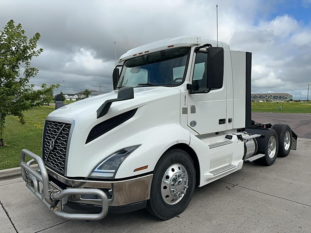 Image of Volvo VNL64T300 Primary image