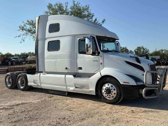 Image of Volvo VNL64T780 equipment image 2