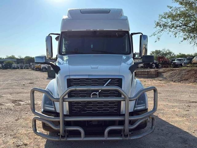 Image of Volvo VNL64T780 equipment image 1