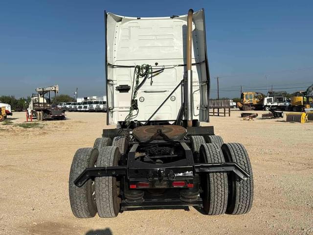 Image of Volvo VNL64T780 equipment image 4