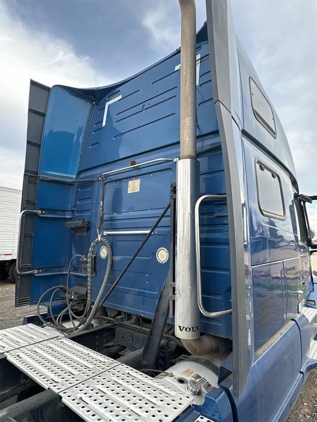 Image of Volvo VNL64T860 equipment image 4