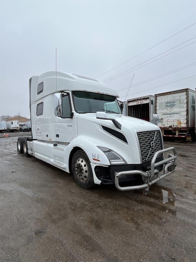 Image of Volvo VNL64T860 equipment image 2