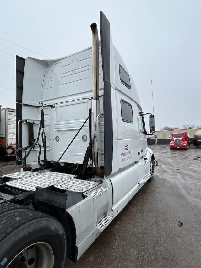 Image of Volvo VNL64T860 equipment image 4