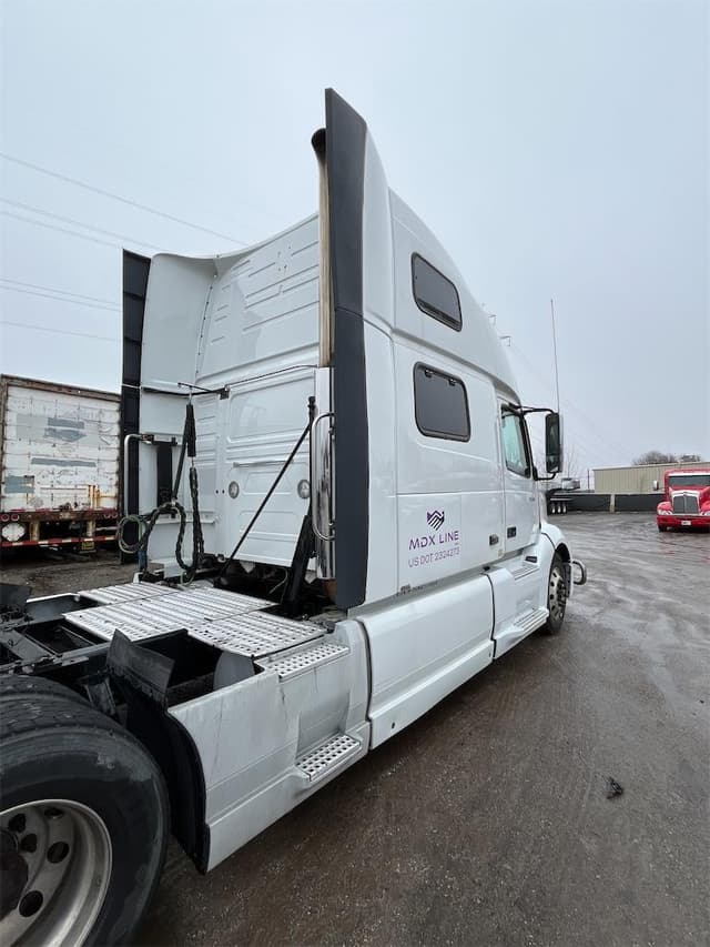 Image of Volvo VNL64T860 equipment image 3